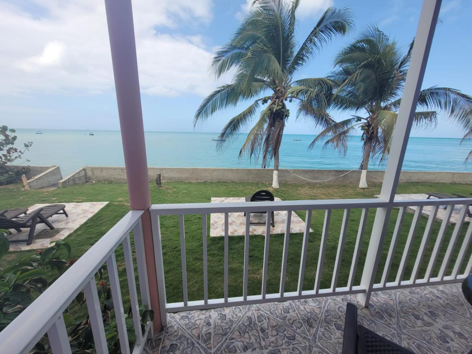 Hotel Posada Del Mar Fresh Water Bay Екстериор снимка